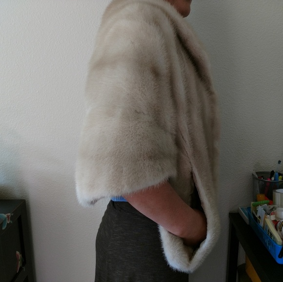 Fur wrap Stoll with pockets - Picture 2 of 6